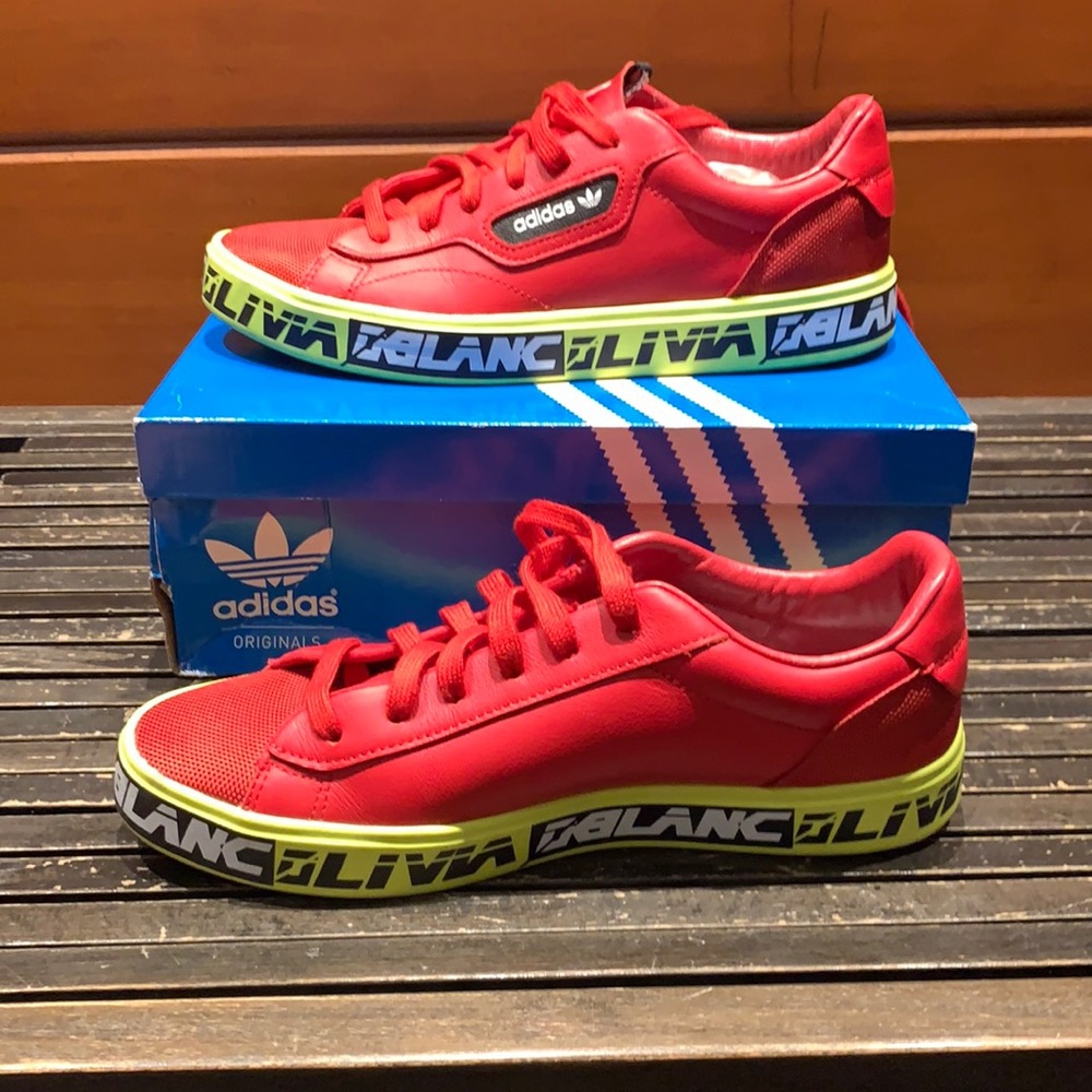 Adidas Sleek Size 7. Women’s
